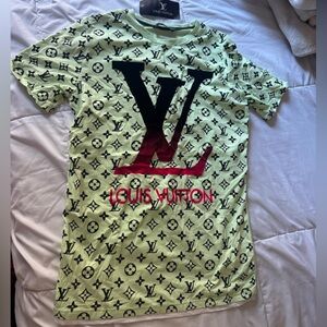 Medium
Was a gift never worn
Still has tag